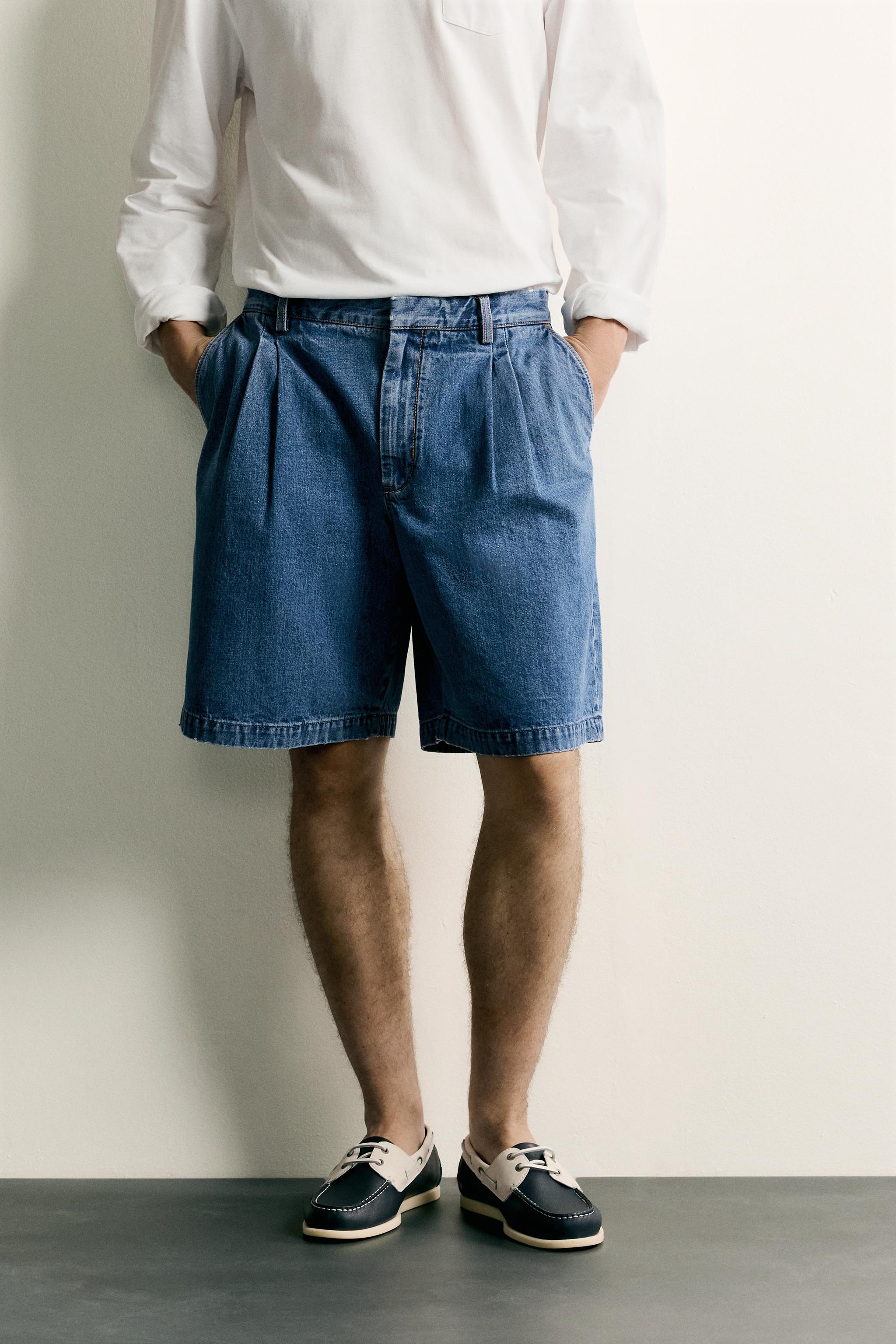 REGULAR FIT PLEATED DENIM SHORTS